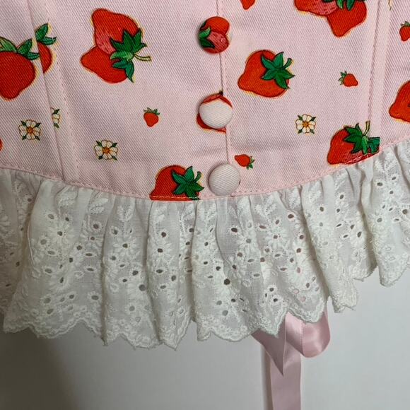 DollsKill Strawberry Shortcake Meadow Greeting Corset Top Strawberry Medium - Picture 7 of 11